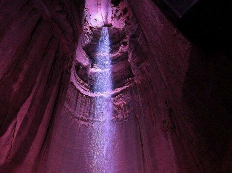 Air terjun ini bersembunyi 1.120 meter di bawah tanah