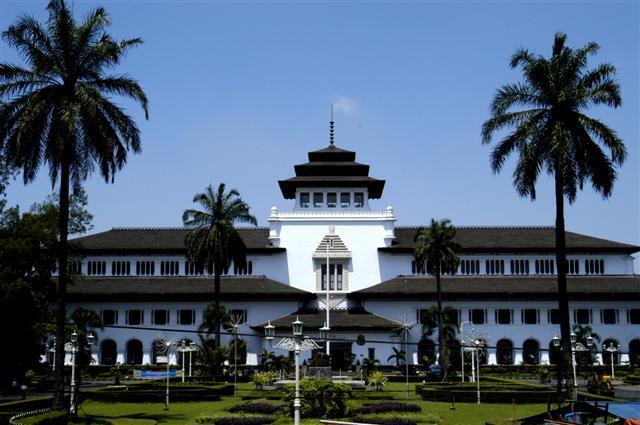 &#91;RUSH ADVENTURE&#93; Keliling Kota Bandung Bareng Rush!
