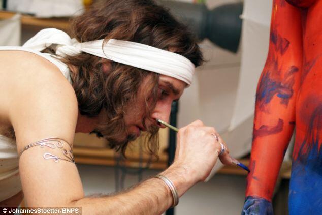 Body Painting dari Johannes Stoetter ! KEREN !!