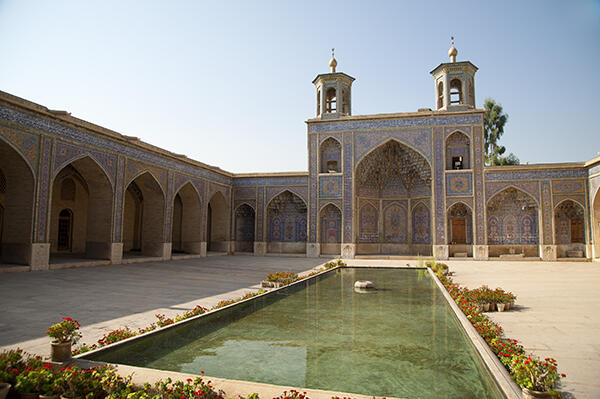 Mengintip Keindahan Masjid &quot;Pink&quot; Al-Mulk