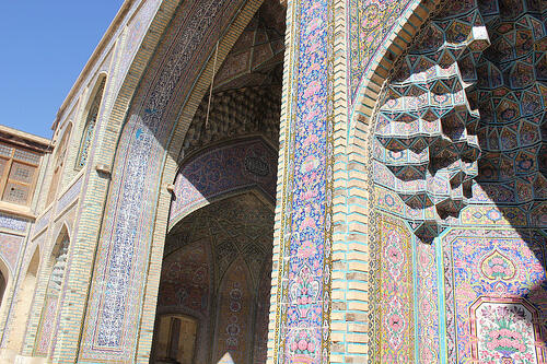 Mengintip Keindahan Masjid &quot;Pink&quot; Al-Mulk