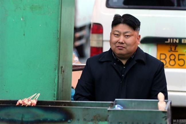 Kim Jong-un Ditendang dari Korut, sekarang buka lapak K5 di China, Jual Sate 