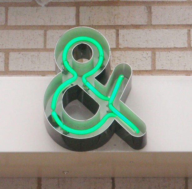 Mengenal Ligatur Ampersand