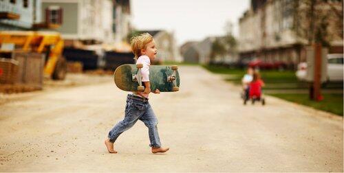 anak kecil bergaya skater