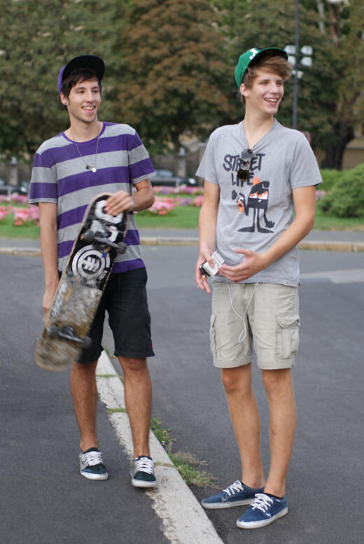 anak kecil bergaya skater