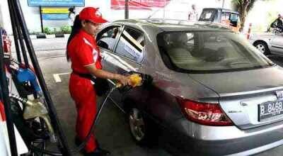 ASK, Agan Nyetir Mobil Di Pom Bensin, Biasanya Mesin Mati Atau Masih Hidup ?