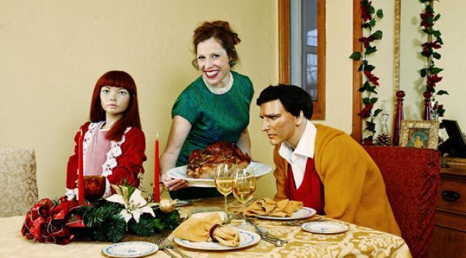 14 Tahun `Hidup Bahagia` Bersama Suami dan Anak Manekin. WOW