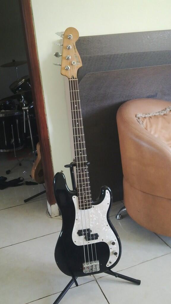 Fender Precision Bass - Jual Cepat B.U.