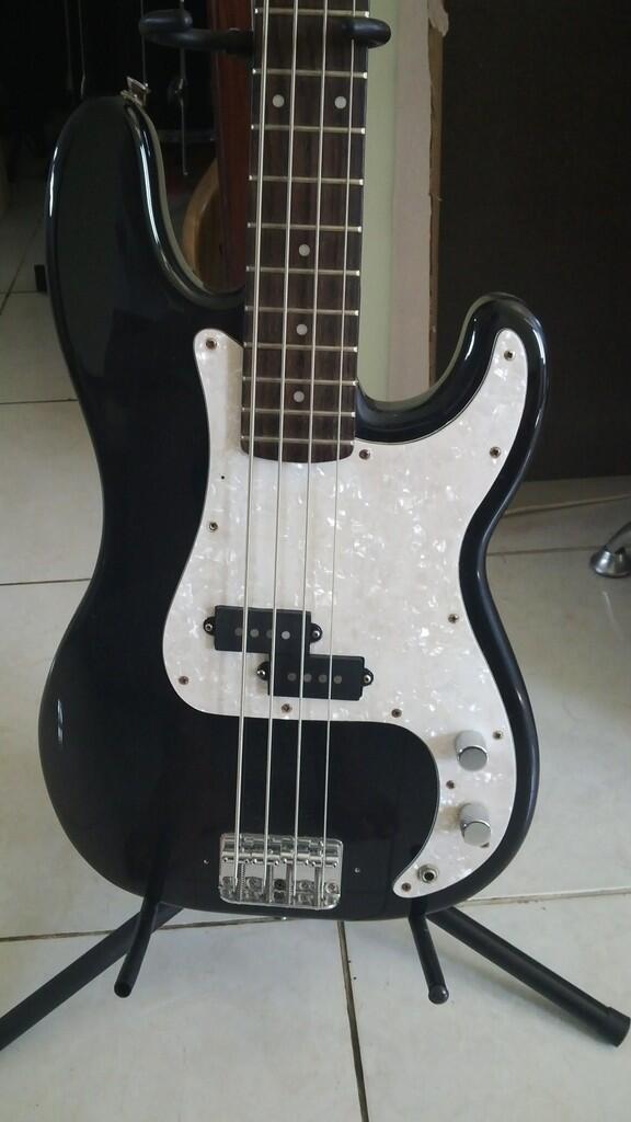Fender Precision Bass - Jual Cepat B.U.