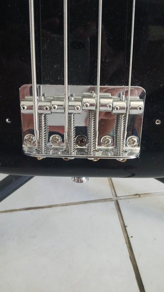 Fender Precision Bass - Jual Cepat B.U.