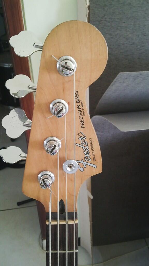 Fender Precision Bass - Jual Cepat B.U.