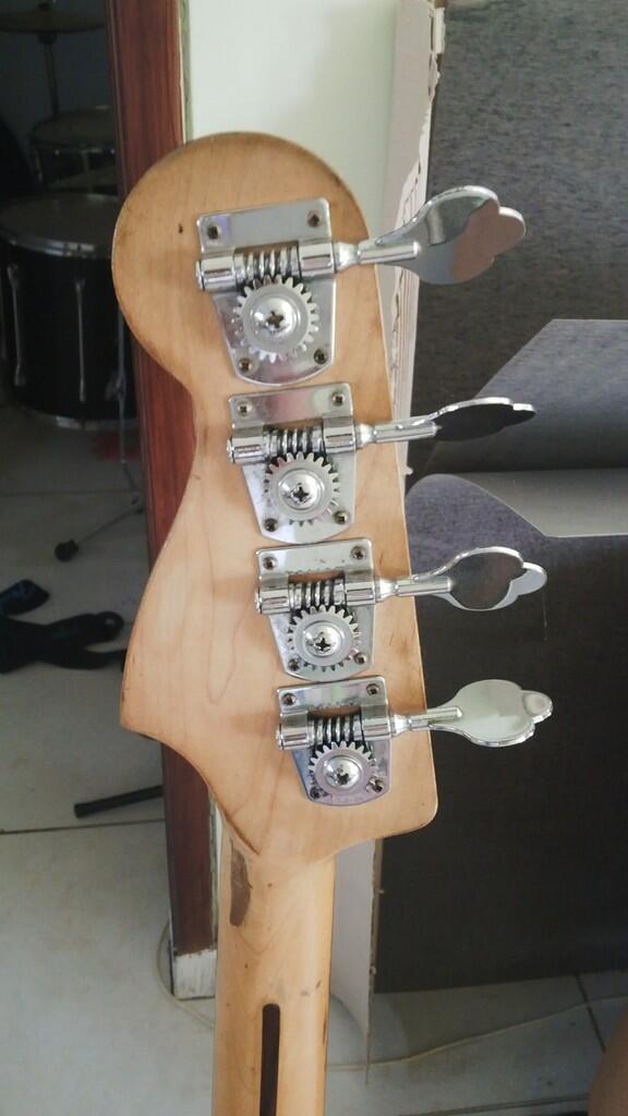 Fender Precision Bass - Jual Cepat B.U.