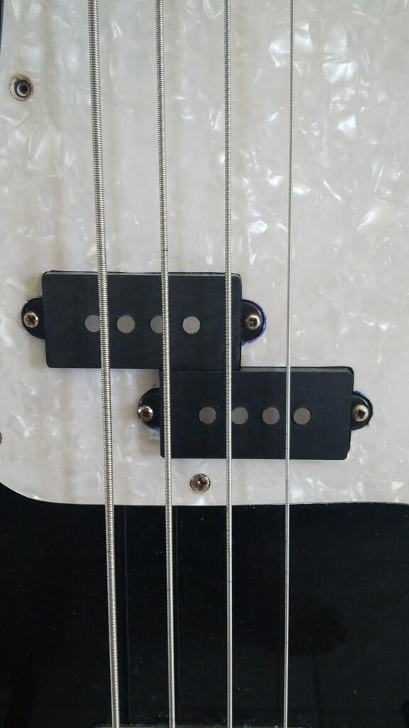 Fender Precision Bass - Jual Cepat B.U.