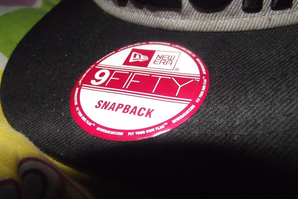 Perbedaan Snapback kw sama replika