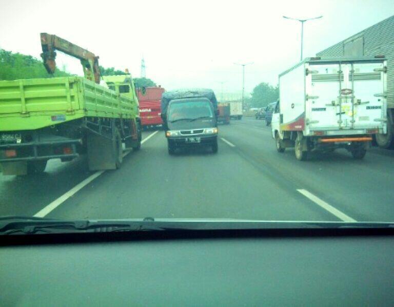 Ini Mobil Pasti Di Supiri Mad Dog, Ultimate Greget Di Jalan Tol, Mobil Melawan Badai
