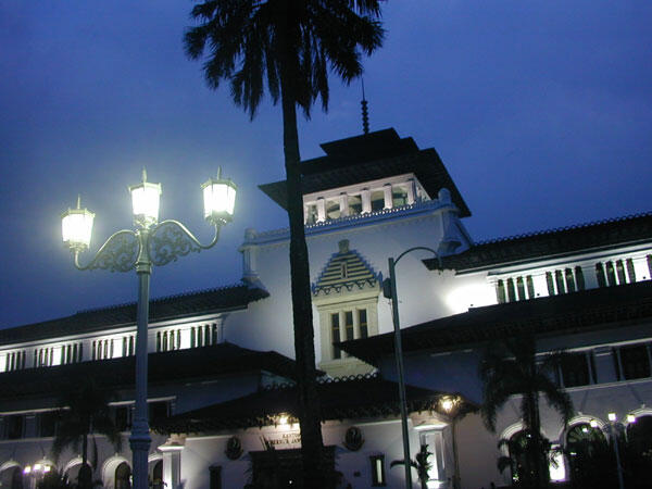 Kisah-Kisah Seram Yang Meliputi Gedung Sate di Bandung