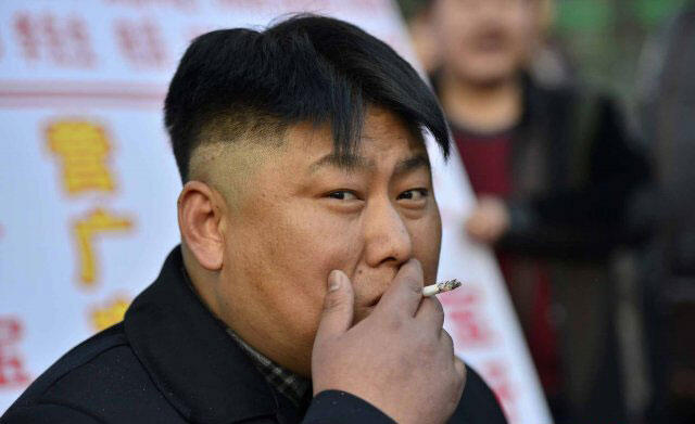 Tukang Sate Ini Mirip bet sama Kim Jong-un gan! hahah