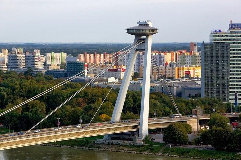 &#91;PIC&#93; Unik Nih Gan, Ternyata Ada Jembatan UFO Lho di Slovakia