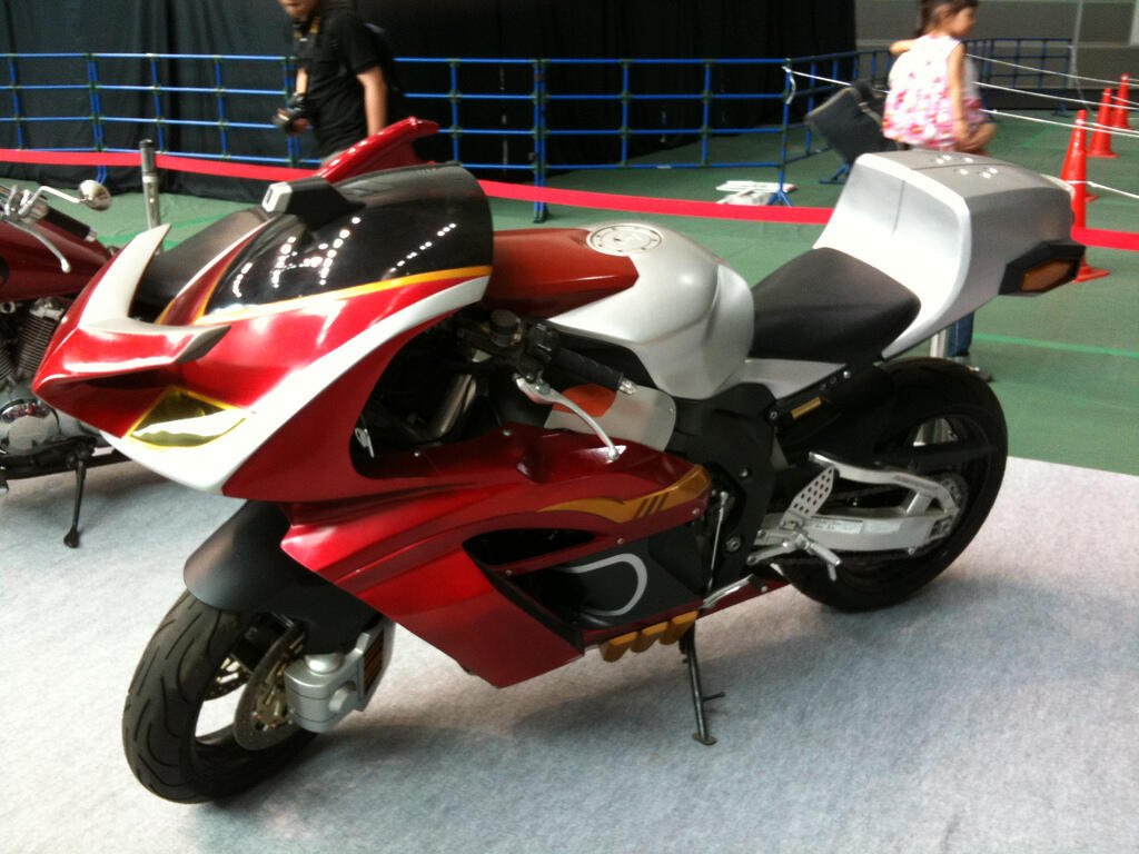 Agan tau gak motor yang digunakan oleh kamen rider