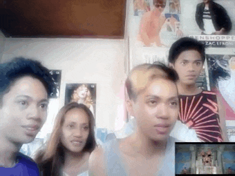&#91;Gif + Vid&#93; Kelakuan 'Fans Kelas Berat' Lady Gaga Sewaktu Nonton Musik Video &quot;Guy&quot;
