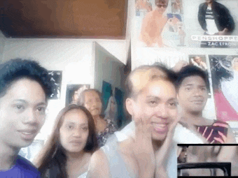 &#91;Gif + Vid&#93; Kelakuan 'Fans Kelas Berat' Lady Gaga Sewaktu Nonton Musik Video &quot;Guy&quot;