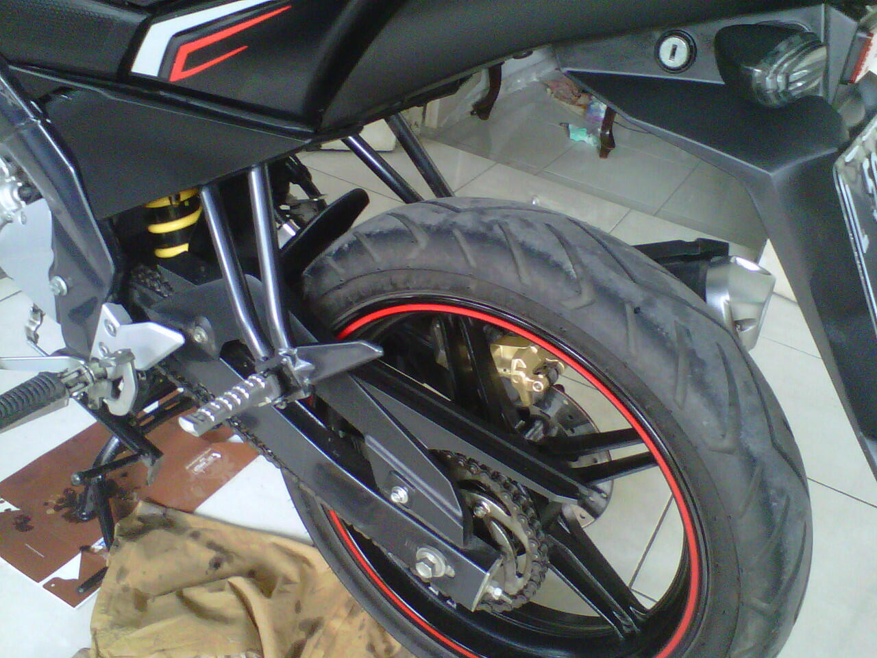 Vixion Lightning 2013 warna hitam plat L, Atas nama sendiri, Surabaya