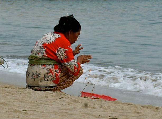 5 Macam Jatuh Cinta Yang Membuat Bule Memilih Jadi Orang Bali