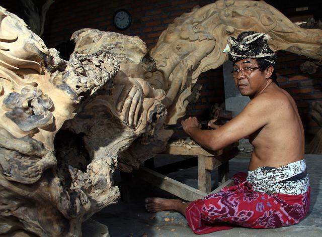 5 Macam Jatuh Cinta Yang Membuat Bule Memilih Jadi Orang Bali