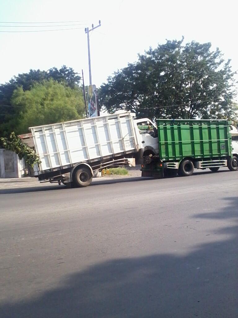 TRUK JUGA TUBOL GAN :ngakak