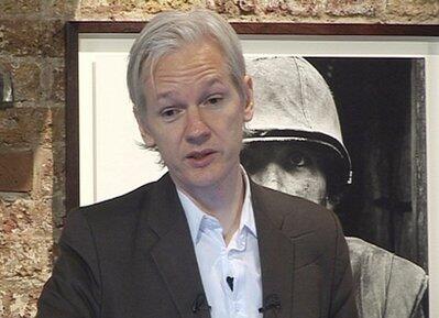 Ask gan kenapa Julian Assange, Si Bos Wikileaks tidak ditangkap karena kejahatan IT