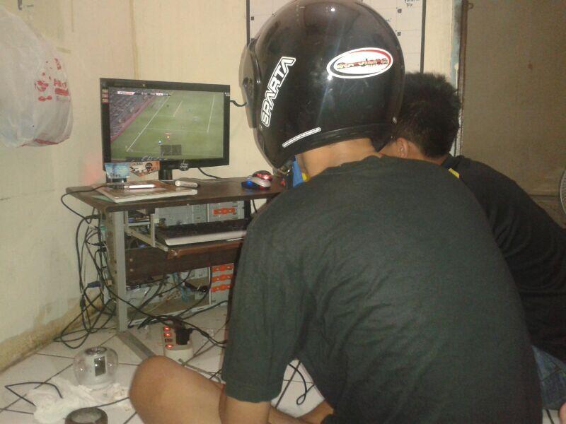 agan jago maen pes? ni die gan hukuman yang kalah men pes biar greget