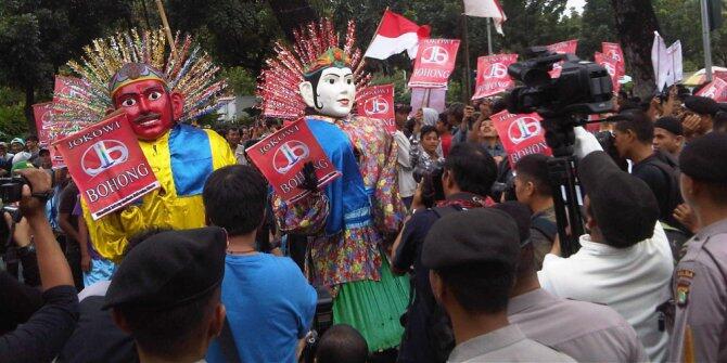 Massa Yang Geruduk Kantor Jokowi Dibayar Senilai 2 Bungkus Rokok