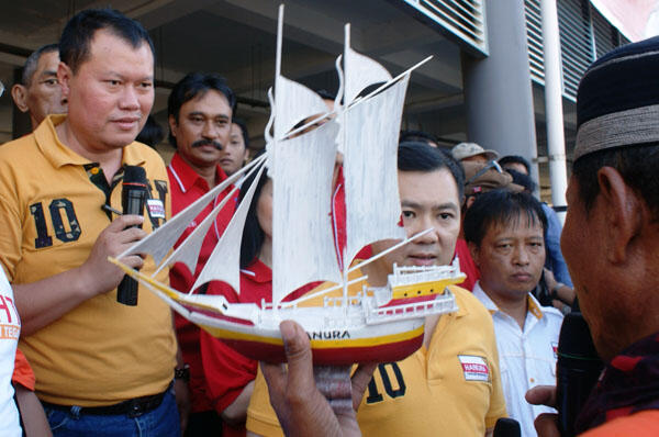 Hary Tanoe (HT) : Bapak tau siapa saya???