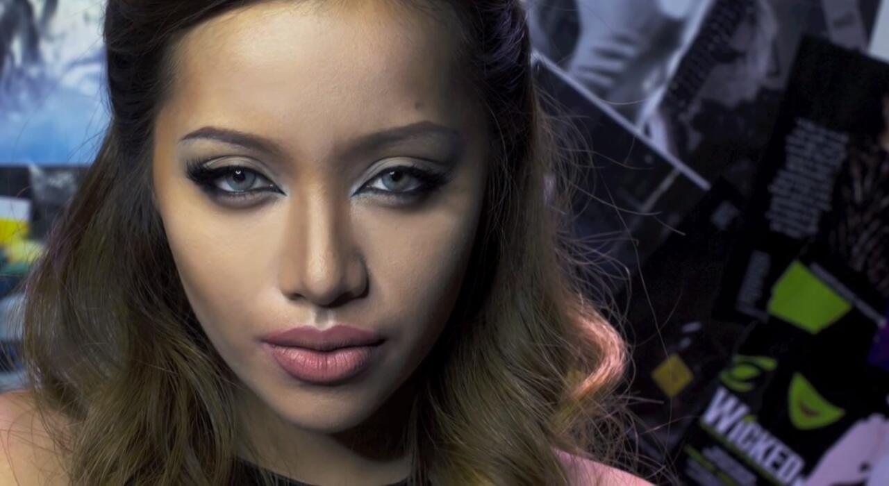 Yuk Intip Gan Waitress Cantik Ini Sukses Menjadi Beauty Vlogger!!