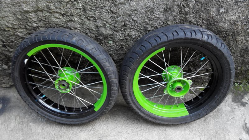 Terjual ban + velg supermoto klx150 dual tone second  KASKUS