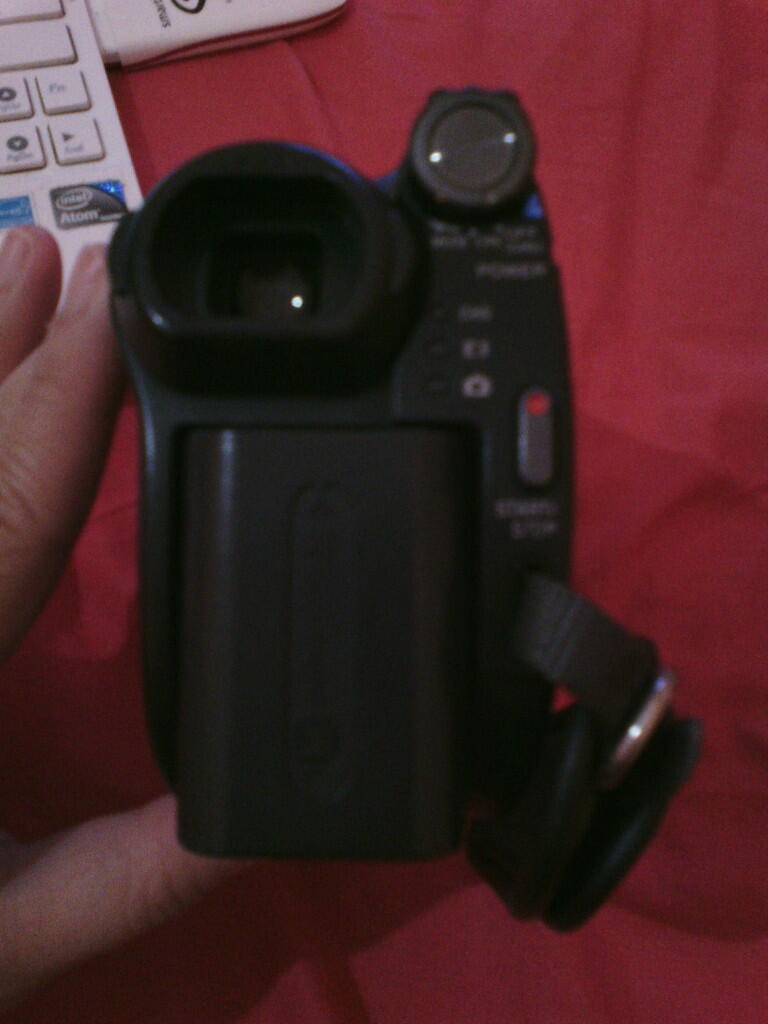 Dijual Handycam Sony DCR DVD608 Carl Zeiss 40x Optical Zoom HANDYCAM+CHARGER. COD MLG