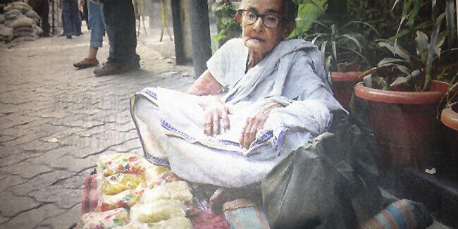 Perjuangan Hidup Nenek Yang Menjual Galon Air Minum