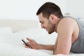 Bahaya Terlalu Sering SMS-an atau Chatting