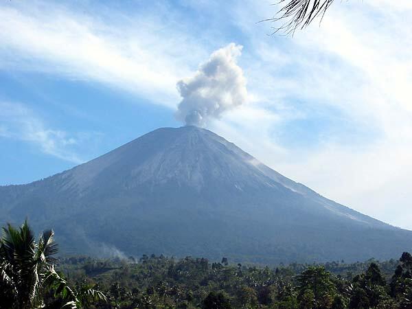 ~ Yuk Belajar Memahami Isyarat Tingkatan Status Gunung Berapi ~