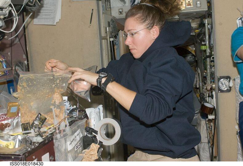 Udah Tau Belum Ini Dia Makanan yang Dimakan Para Astronot Di Luar Angkasa