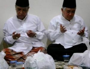 Salut !! Ketua Umum PP Muhamadiyah Tahlilan (muslim only)