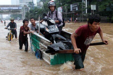 Beberapa Manfaat Dari Para Jones Yang Suka Doa Hujan