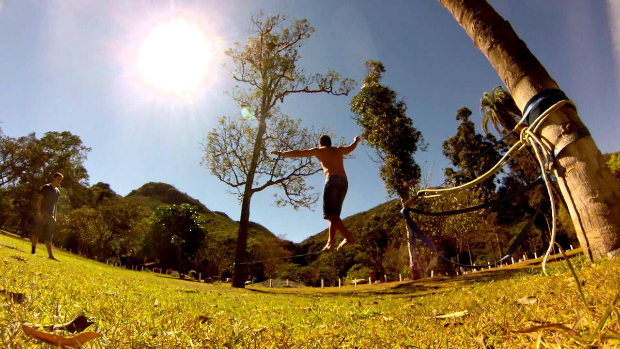 Mengenal Olahraga Slackline dan Trickline (T.O.P)