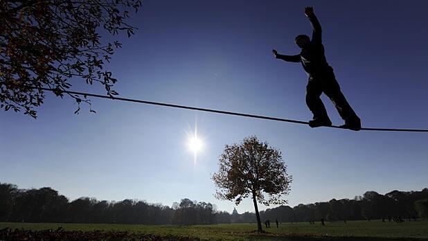 Mengenal Olahraga Slackline dan Trickline (T.O.P)