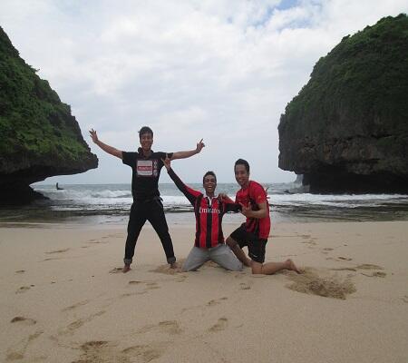 Pantai Nggreweng : Surga Yang Tersembunyi Di Balik Pegunungan