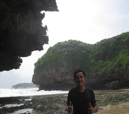 Pantai Nggreweng : Surga Yang Tersembunyi Di Balik Pegunungan