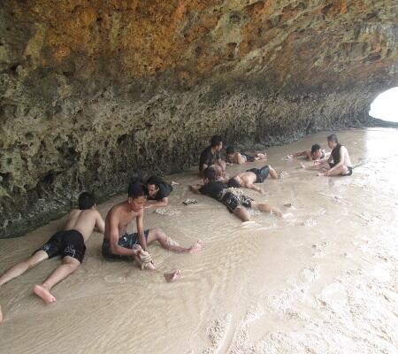Pantai Nggreweng : Surga Yang Tersembunyi Di Balik Pegunungan