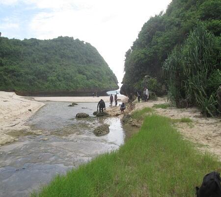 Pantai Nggreweng : Surga Yang Tersembunyi Di Balik Pegunungan