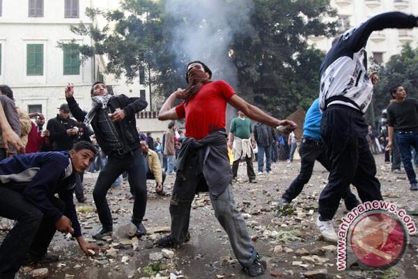 Kumpulan Foto Mencekam Bentrokan di Kairo,Antara Polisi dan Mahasiswa Pendukung Morsi
