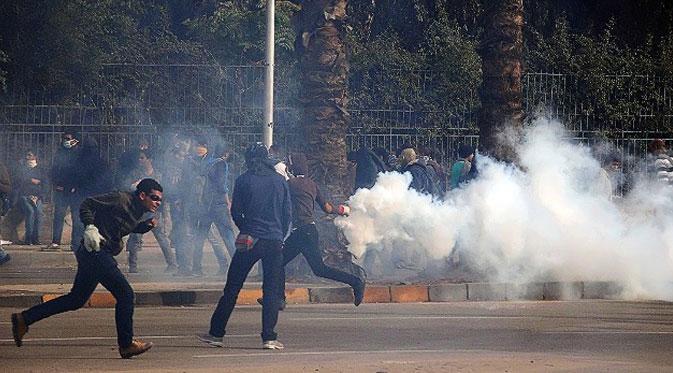 Kumpulan Foto Mencekam Bentrokan di Kairo,Antara Polisi dan Mahasiswa Pendukung Morsi